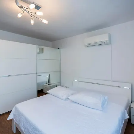 M&m Pelivan Apartment *