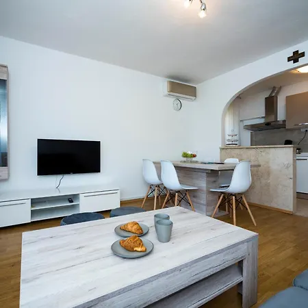 M&m Pelivan Apartment *