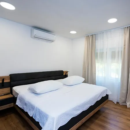 M&m Pelivan Apartment *