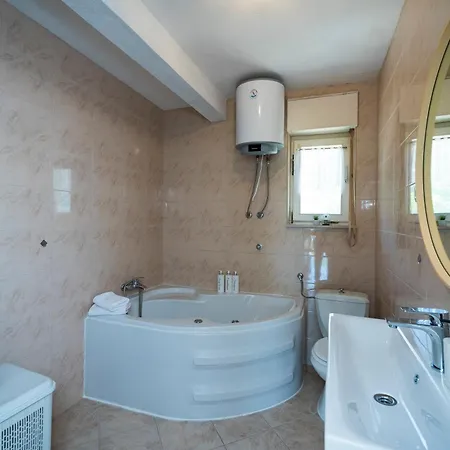 M&m Pelivan Apartment Solin