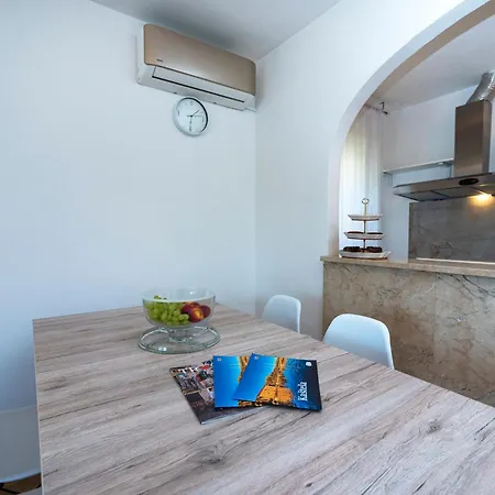 Apartment M&m Pelivan Solin