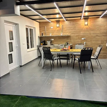 M&m Pelivan Apartment *